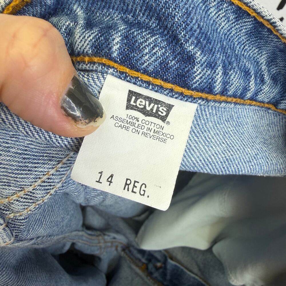 Vintage Y2K Levi's Denim Shorts med Wash Women’s 14R Jorts Cotton 5” Inseam - Picture 6 of 7